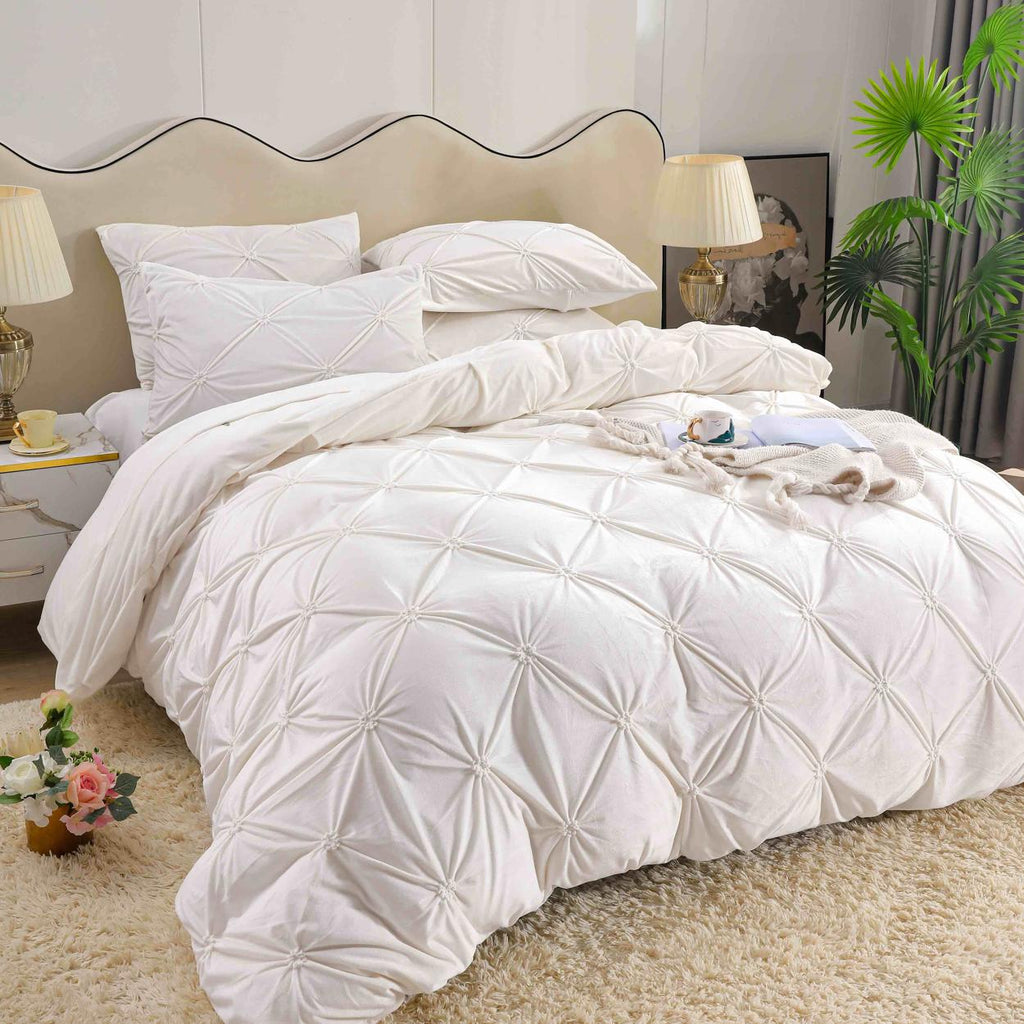 Lenjerii Catifea Luxury Brodate cu Pliuri Pat Dublu Albe Uni LEC122