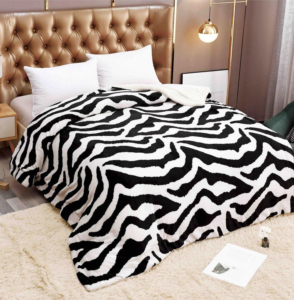 Paturi Pufoase Duble cu Blanita 200x230 cm Alb Negru Dungi PCB72