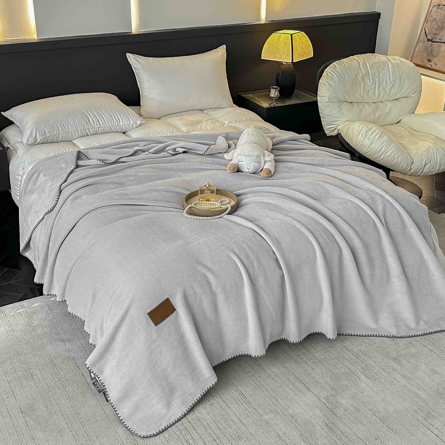 Paturi Pufoase Microfibra Fleece Pat Dublu Gri Deschis Uni PCJ800